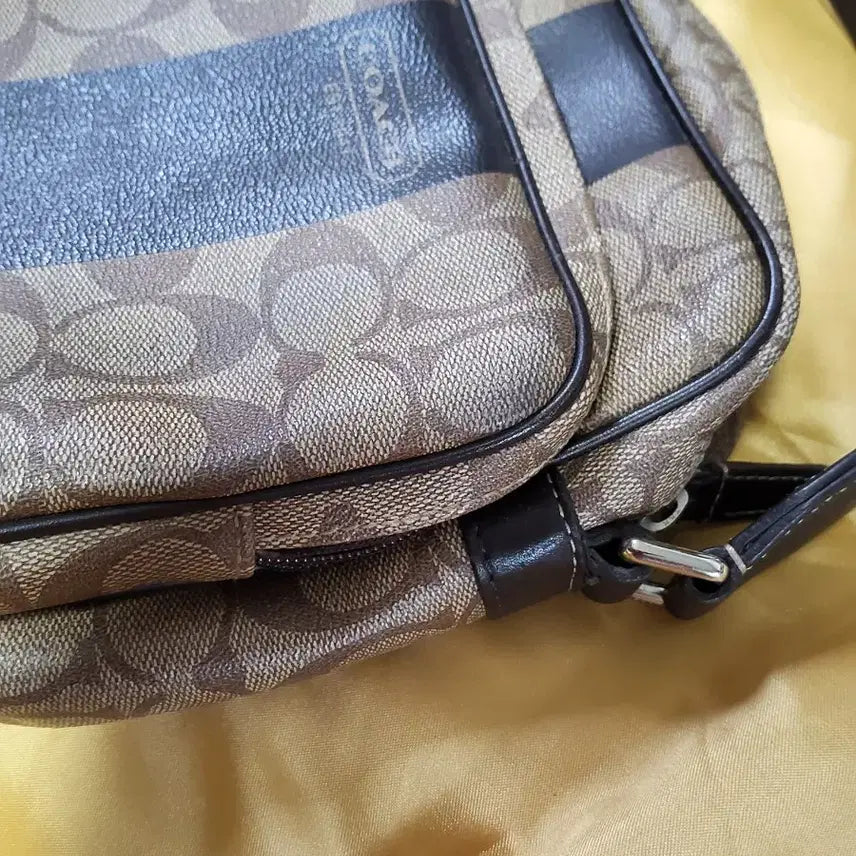 [BUNJANG] Coach Signature Pattern Brown Crossbody Bag / 코치 크로스백 브라운