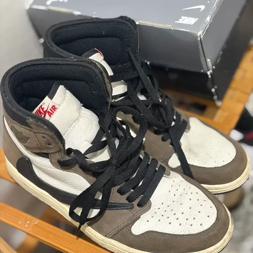 [BUNJANG] Air Jordan 1 High Travis Scott Sneakers (US 8.5) / 에어조던1 스캇 하이 265