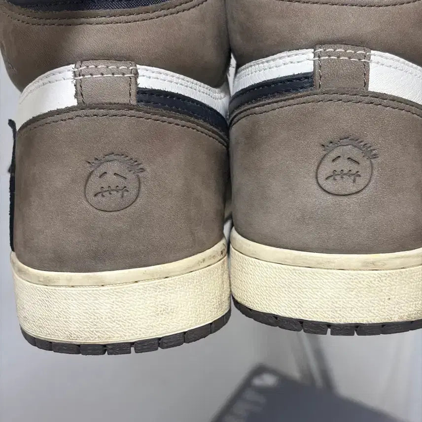 [BUNJANG] Air Jordan 1 High Travis Scott Sneakers (US 8.5) / 에어조던1 스캇 하이 265