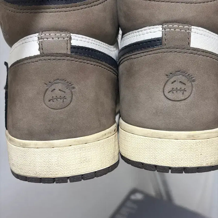 [BUNJANG] Air Jordan 1 High Travis Scott Sneakers (US 8.5) / 에어조던1 스캇 하이 265