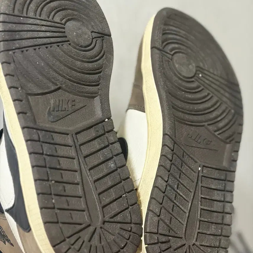 [BUNJANG] Air Jordan 1 High Travis Scott Sneakers (US 8.5) / 에어조던1 스캇 하이 265