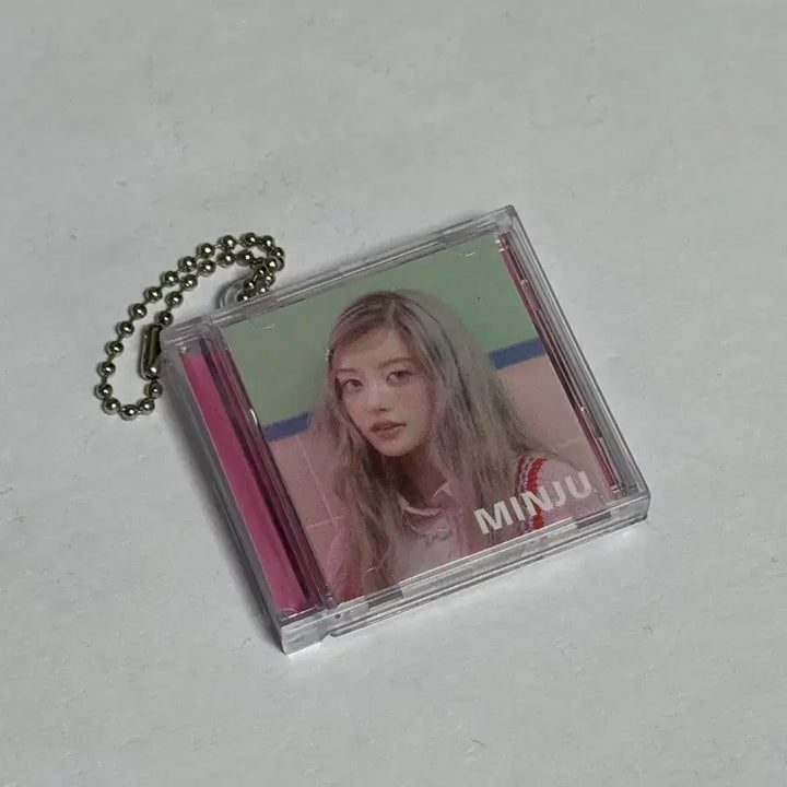 [BUNJANG] ILLIT Minju CD Gacha Keyring / 아일릿 CD 가챠 키링 민주