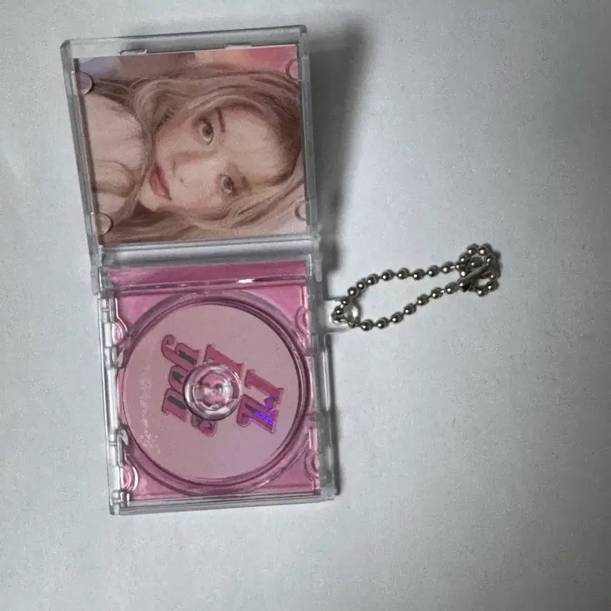 [BUNJANG] ILLIT Minju CD Gacha Keyring / 아일릿 CD 가챠 키링 민주