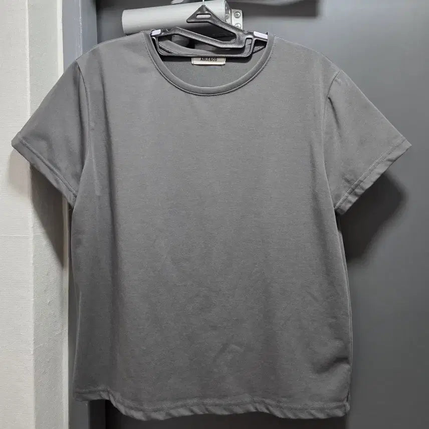 [BUNJANG] Able &amp; Co. T-Shirt (Size M) / 시착만해본 에이블앤코 반팔티