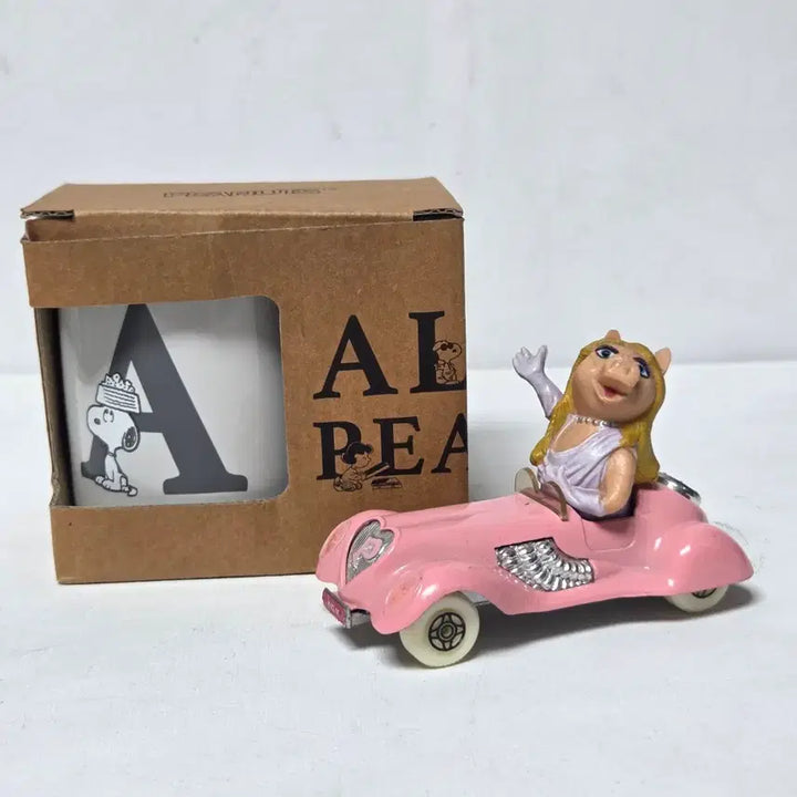 [BUNJANG] Mini Cooper Die-cast Car with Miss Piggy and Snoopy Mug Set / 영국 미니카와 스누피 머그잔 세트 미니카 다이캐스트