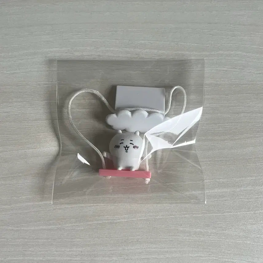 [BUNJANG] Chiikawa Swing Figure Gacha Decoration / 치이카와 그네 피규어 장식 가챠