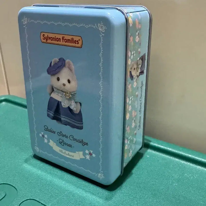 [BUNJANG] Sylvanian Families Premium Concierge Cookie Tin Case / 실바니안 프리미엄 컨시어지 쿠키 틴케이스