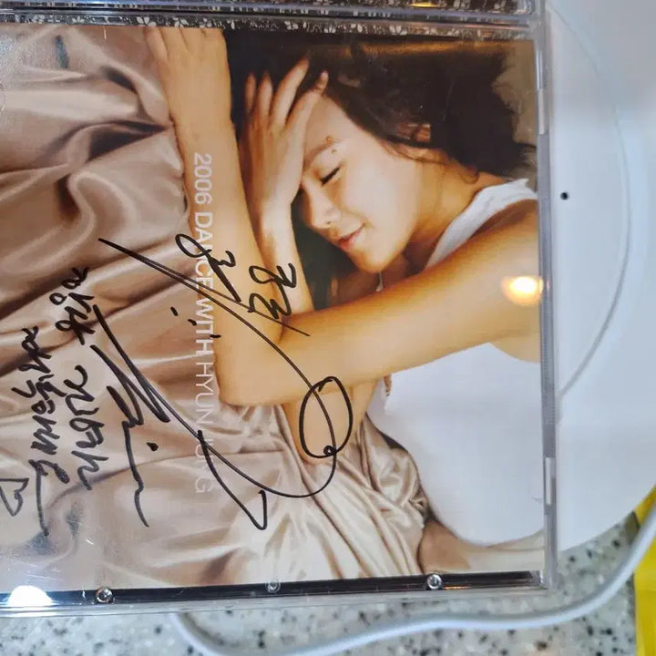 [BUNJANG] Hyun Jung 2006 Dance With Autographed CD / 현정 2006 DANCE WITH 싸인 CD