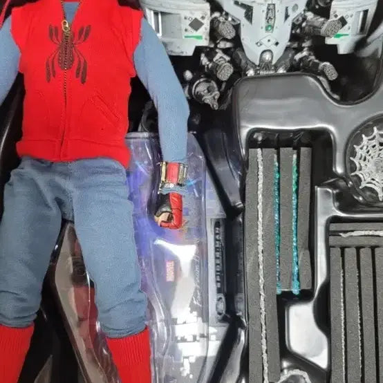 [BUNJANG] Hot Toys Spider-Man Far From Home Homemade Suit Figure / 핫토이 스파이더맨 파프롬홈 홈메이드 슈트 피규어