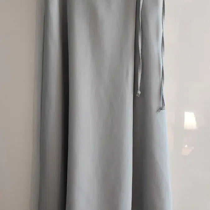 [SOLD OUT] 랩처럼 보이는 하늘색 리본 롱 스커트