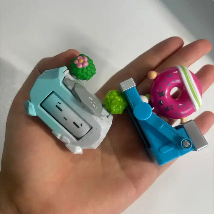 [BUNJANG] Moving Emoji Toy Accessory - Donut &amp; Rock Character / 움직이는 이모티콘 장난감 소품 키덜트 밴드락 도넛 헬스