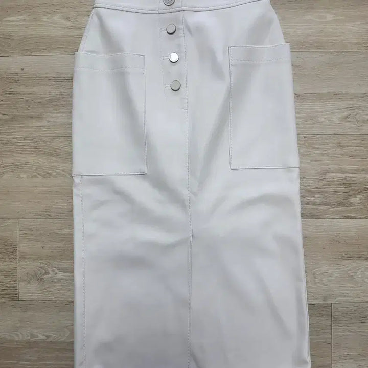 [BUNJANG] Time 2021 Synthetic Leather Skirt Ivory / 타임(2021) 가죽 스커트(합성가죽) 팔아요