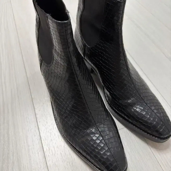 [BUNJANG] Straight to Hell Leather Chelsea Boots Snake Pattern / 가죽 첼시 부츠 (US 9/ KR 265-270)