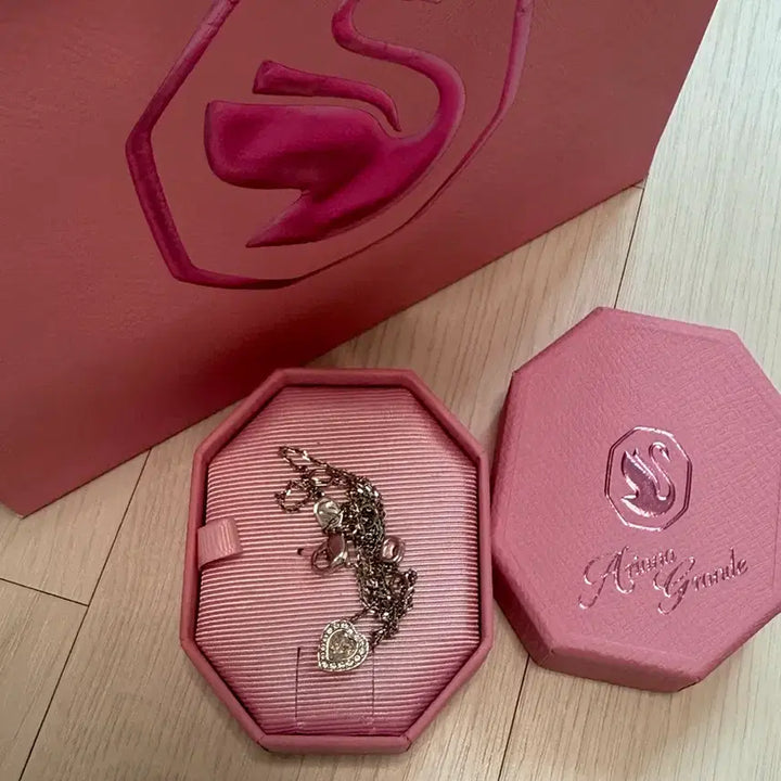 [BUNJANG] Swarovski Ariana Grande Collection Angelic Pendant Necklace / 스와로브스키 아리아나 그란데 컬렉션 Angelic 펜던트 목걸이