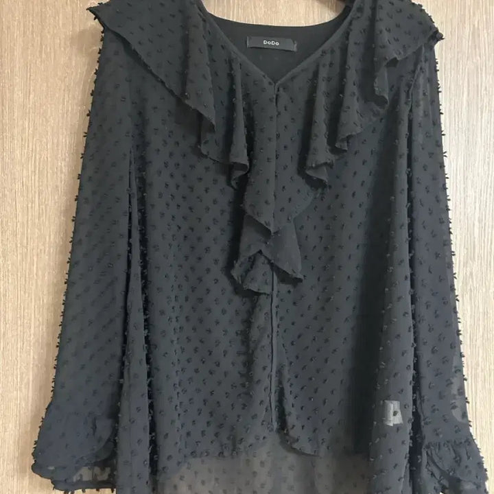 [BUNJANG] DoDo Dot Ruffle Blouse / DoDo 도트 프릴 블랙 블라우스
