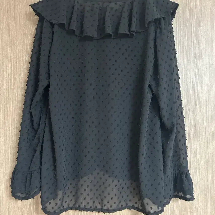 [BUNJANG] DoDo Dot Ruffle Blouse / DoDo 도트 프릴 블랙 블라우스