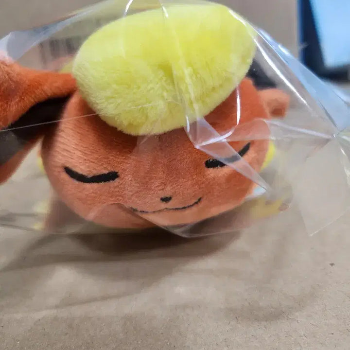 [BUNJANG] Pokemon Center Gutari Series Booster Relaxing Doll / 레어)포켓몬스터 부스터 쿳타리 인형 릴렉싱 포켓몬센터 팝업 이브이 굿타리