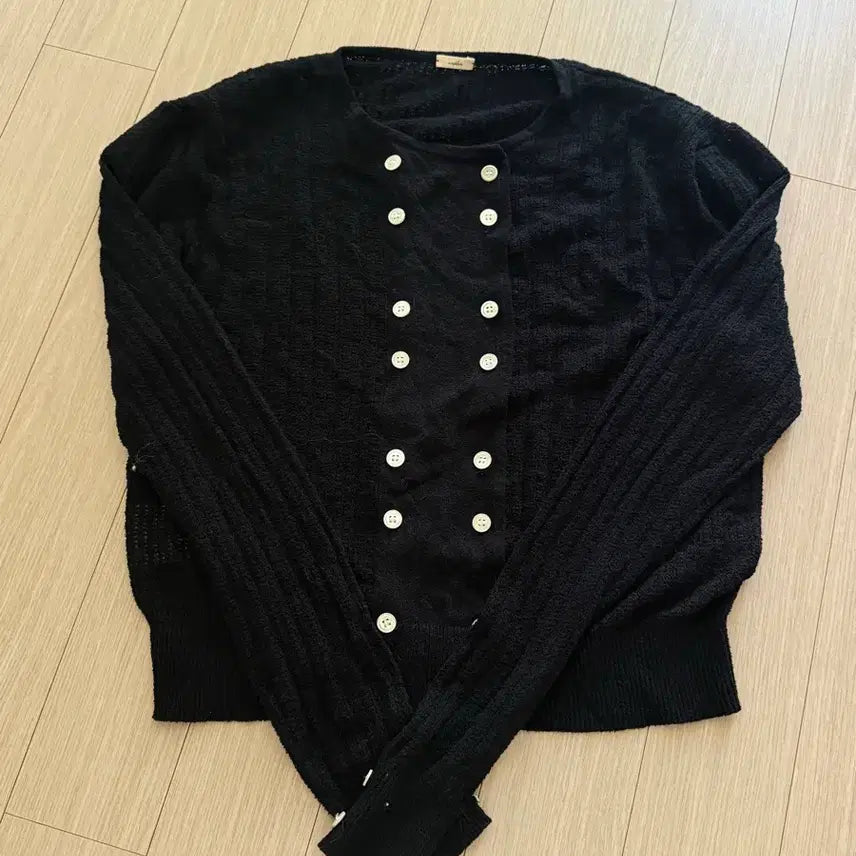 [BUNJANG] VIA PLAIN Summer Black Cardigan Pearl Button Detail / 비아플레인 여름블랙가디건