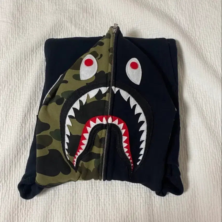[BUNJANG] BAPE Black Half Camo Shark Full Zip Hoodie Size L / (정품) 베이프 블랙 샤크 반카모 후드집업 L
