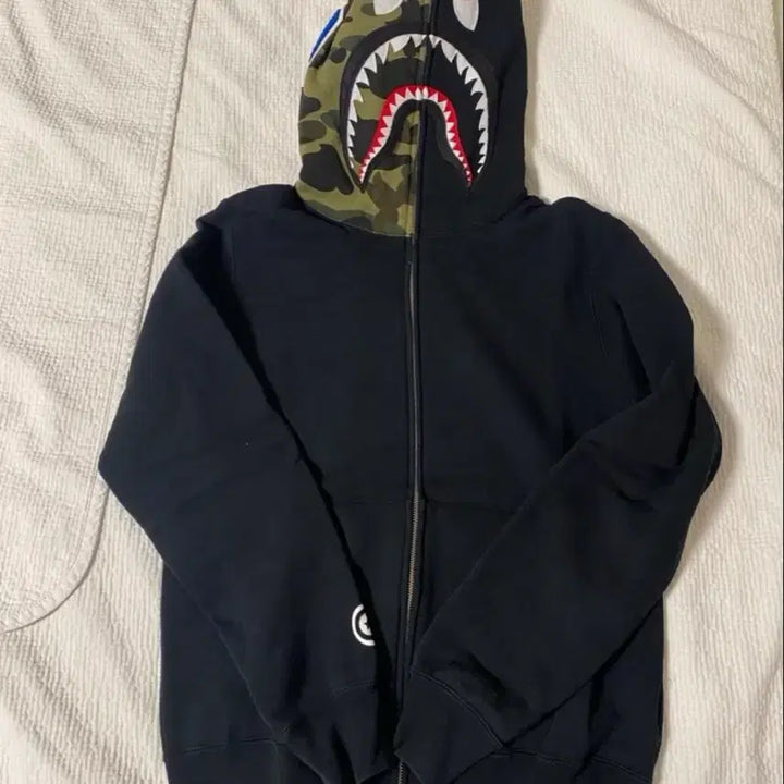 [BUNJANG] BAPE Black Half Camo Shark Full Zip Hoodie Size L / (정품) 베이프 블랙 샤크 반카모 후드집업 L