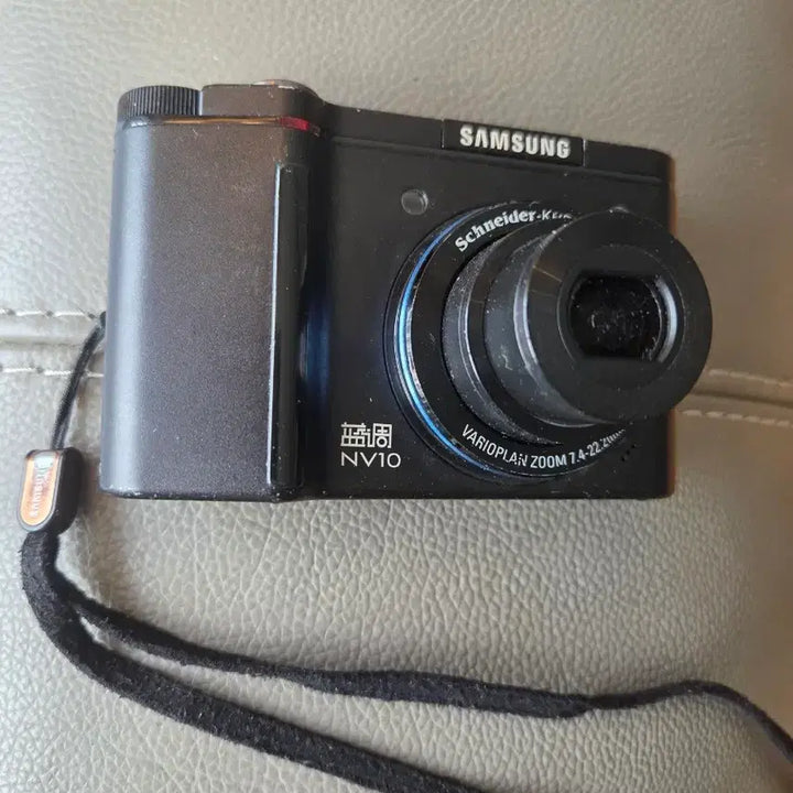 [BUNJANG] Samsung NV10 Vintage Digital Camera Full Set with New Battery, Universal Charger, and Memory Card / 풀세트 삼성 NV10 빈티지 디카 [새 배터리+만능충전기+메모리 포함]