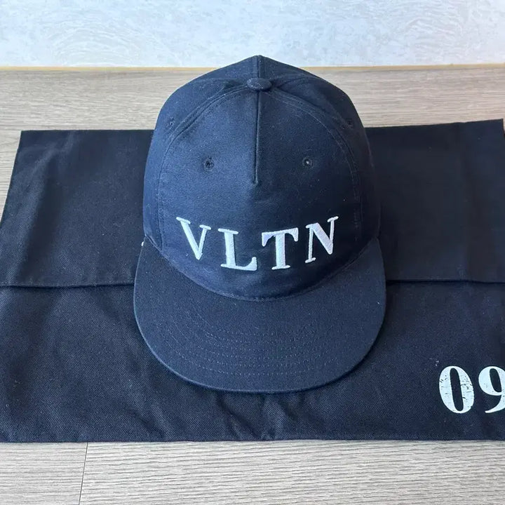 [BUNJANG] Valentino Embroidered Logo Cap / [58] 발렌티노 자수로고 볼캡 QY2H0A08KQY / 발렌티노 모자