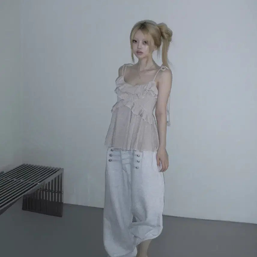 [BUNJANG] The Air Town Sleeveless Blouse / 디에어타운 나시 블라우스 (1번 착용)