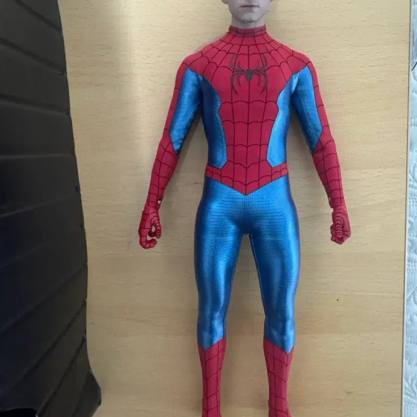 [BUNJANG] Hot Toys Spider-Man (New Red and Blue Suit) / 핫토이 스파이더맨 뉴 레드앤블루