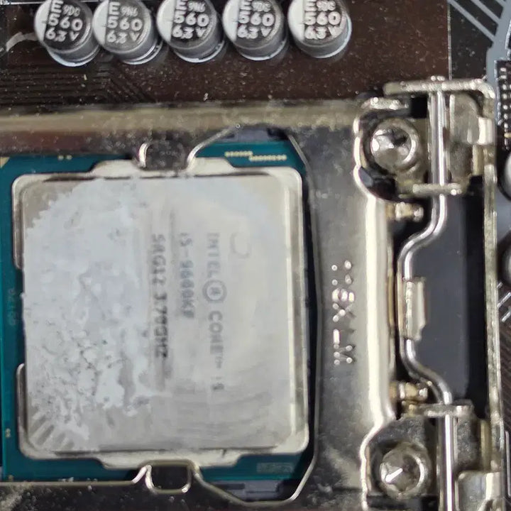 [SOLD OUT] 인텔 코어 i5-9600KF 3.7GHz CPU 삼성M2 500G
