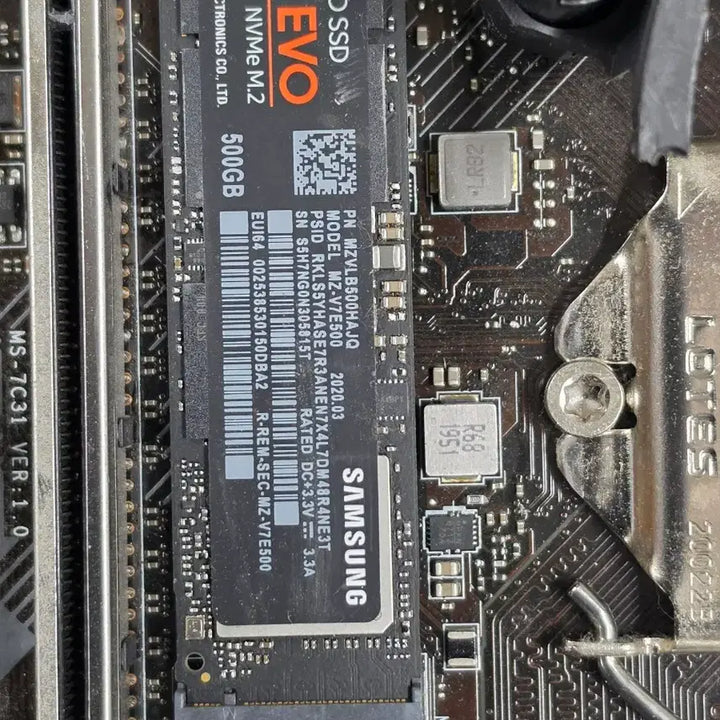 [SOLD OUT] 인텔 코어 i5-9600KF 3.7GHz CPU 삼성M2 500G