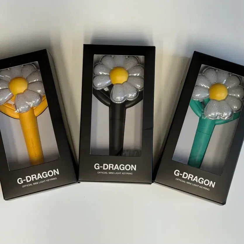 [BUNJANG] G-Dragon W.E.B.B.E.R. Menswear Official Mini Light Keyring Bundle Set / 지드래곤 위버멘쉬 오피셜 미니 라이트 키링3종 일괄판매