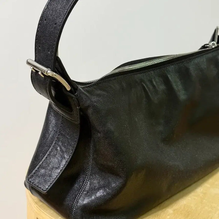 [BUNJANG] Lemaire Belted Baguette Bag Black Leather / 르메르 벨티드 바게트백 블랙