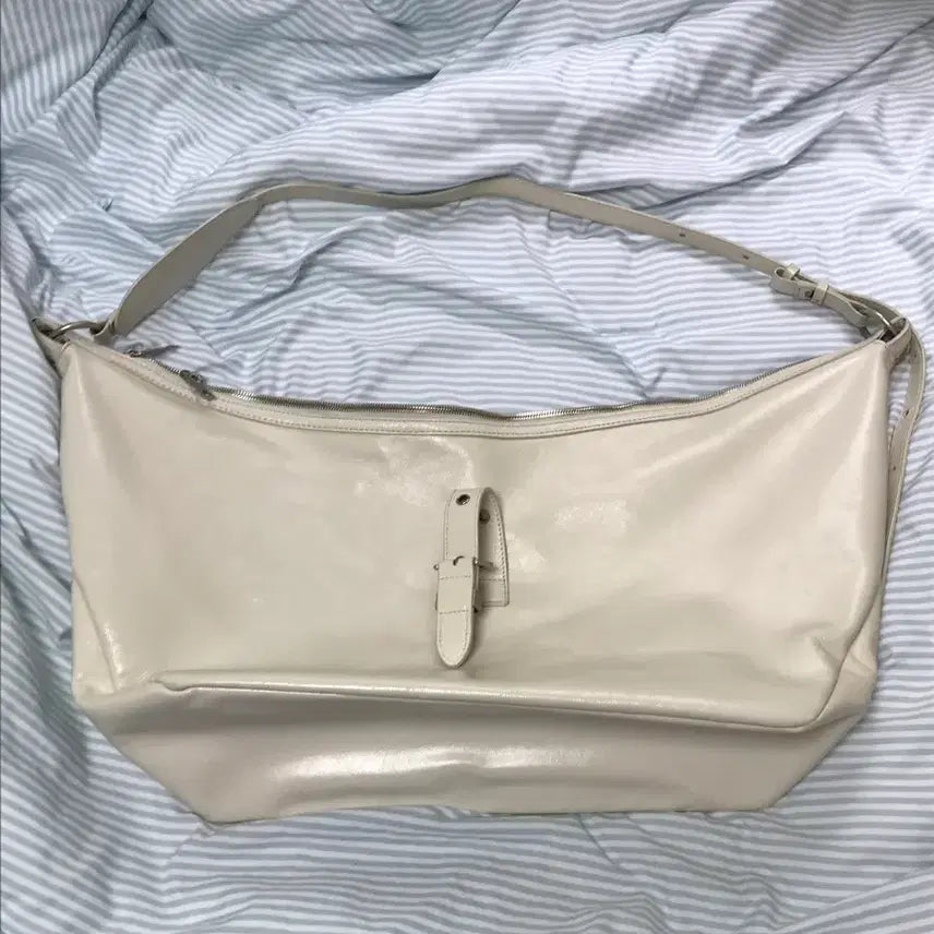 [SOLD OUT] 마지셔우드 BELTED HOBO (크림 라지 사이즈)