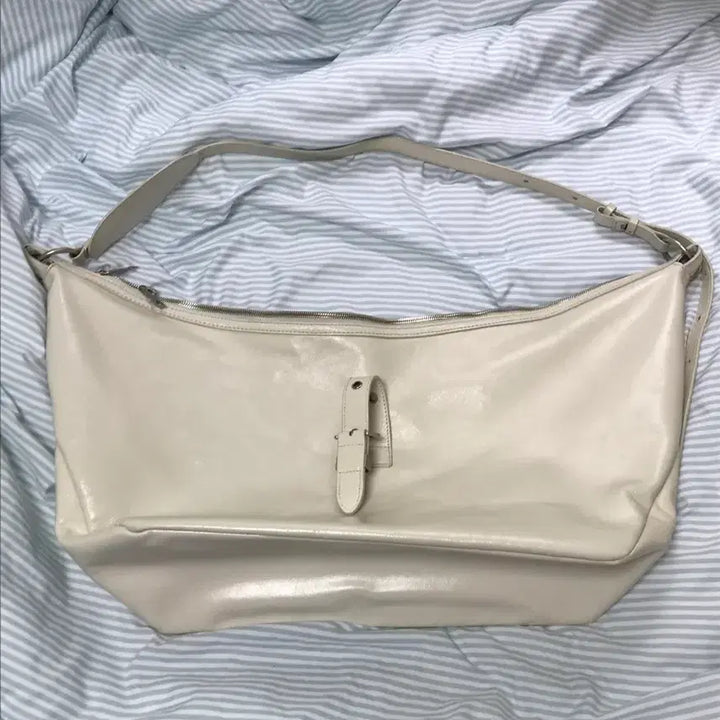 [SOLD OUT] 마지셔우드 BELTED HOBO (크림 라지 사이즈)