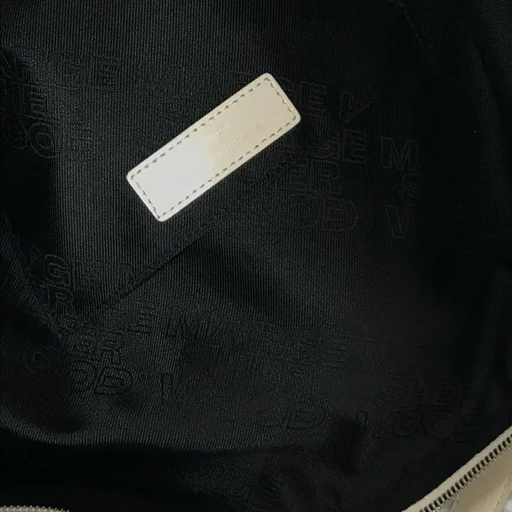 [SOLD OUT] 마지셔우드 BELTED HOBO (크림 라지 사이즈)