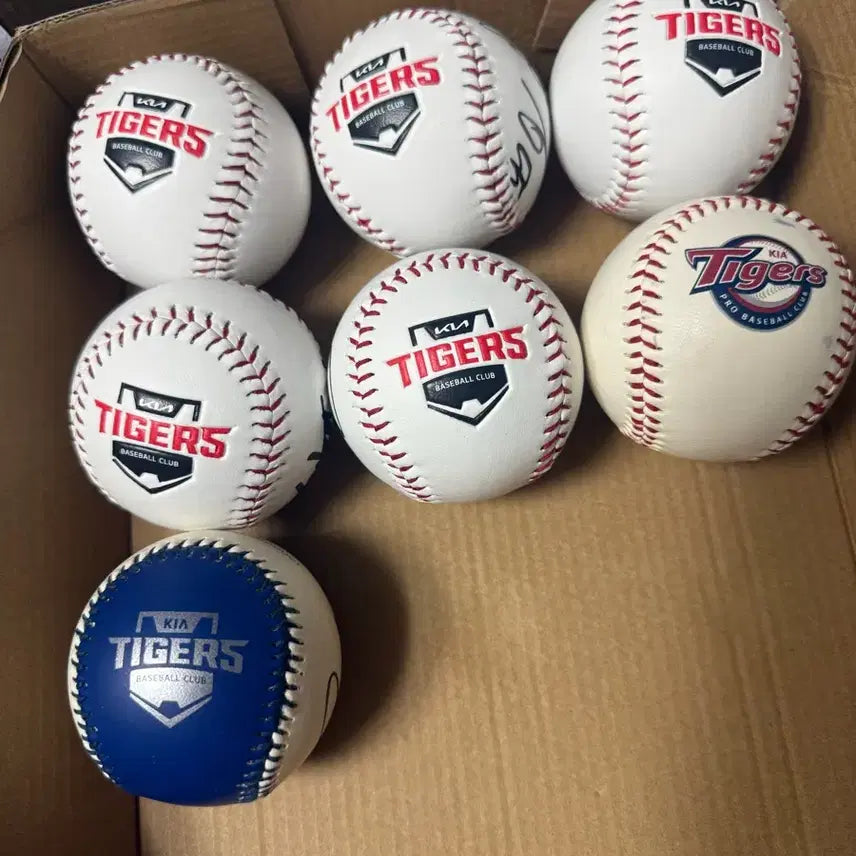 [BUNJANG] Kia Tigers Signed Baseball Collection / 기아 타이거즈 로고볼 싸인볼