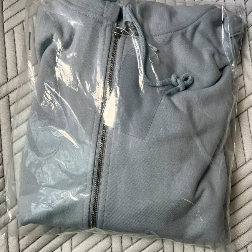 [SOLD OUT] 하츠투하츠 포커스 엠디 후드집업 양도