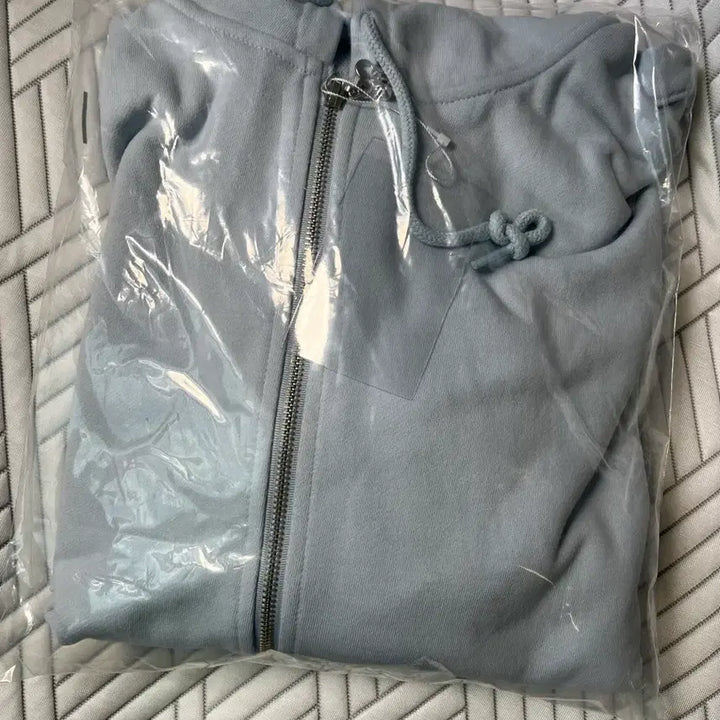 [SOLD OUT] 하츠투하츠 포커스 엠디 후드집업 양도