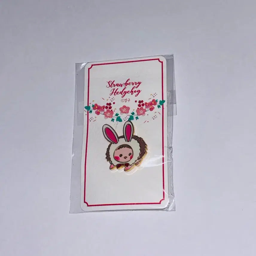 [BUNJANG] Mangu Rabbit &amp; Hedgehog Metal Pin Set / 다꾸 다이어리 망구님 토끼 고슴도치 금속뱃지