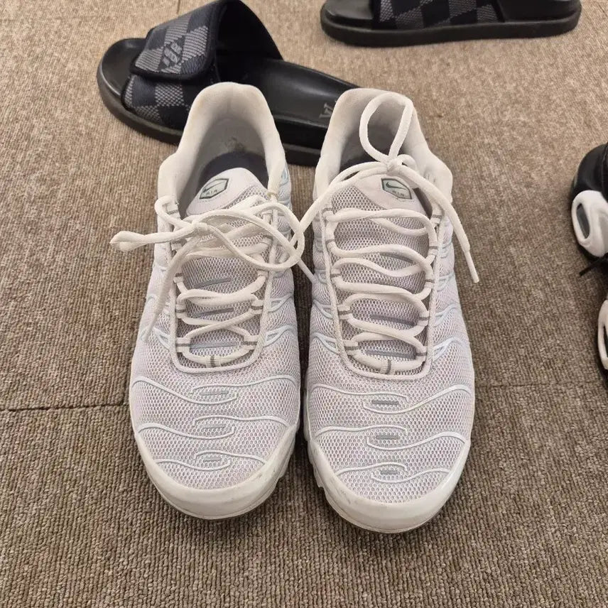[BUNJANG] Nike Air Max Plus White Shoes / 나이키 에어맥스 플러스 화이트 275