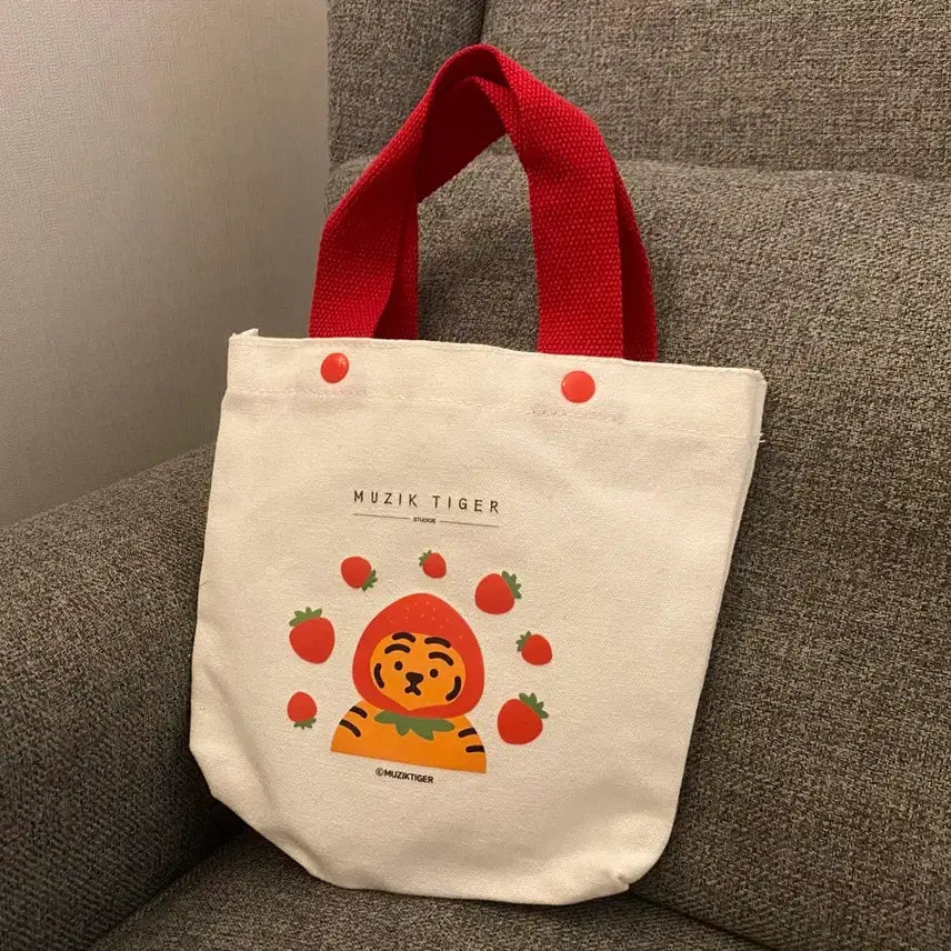 [BUNJANG] Muziktiger Strawberry Ddung-rangi Mini Eco Bag with Pouch / 무직타이거 딸기 뚱랑이 미니 에코백+추가증정 파우치