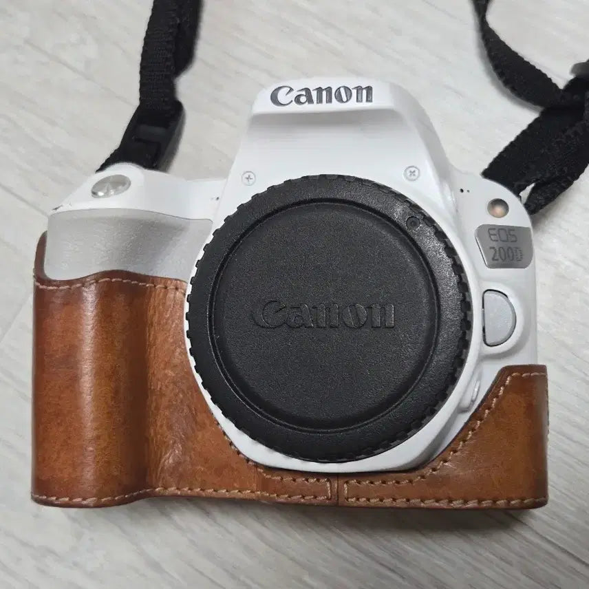 [BUNJANG] Canon EOS 200D White 18-55mm IS STM Lens Kit / 캐논 200d 화이트 18-55 IS STM 번들렌즈 킷
