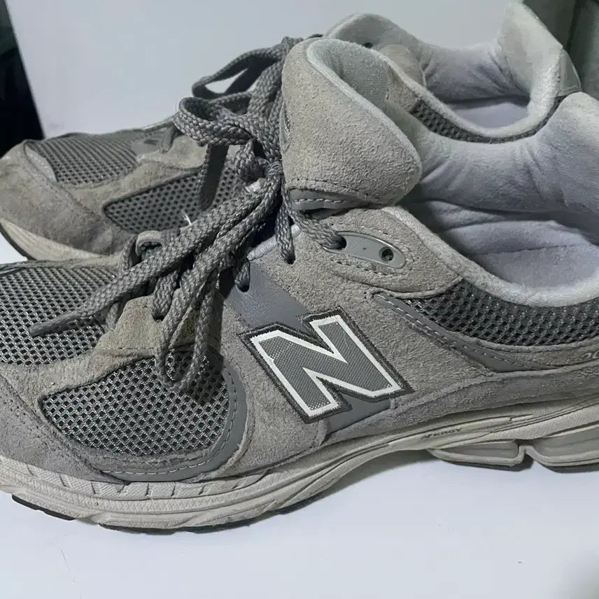 [BUNJANG] New Balance 2002R Grey (280mm) / 뉴발란스 2002R 그레이 280사이즈 판매합니다