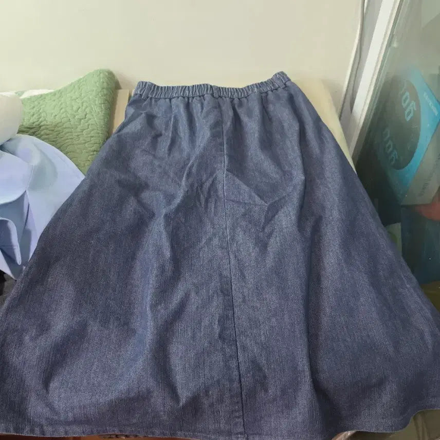 [SOLD OUT] 청 데님 플레어 미디스커트