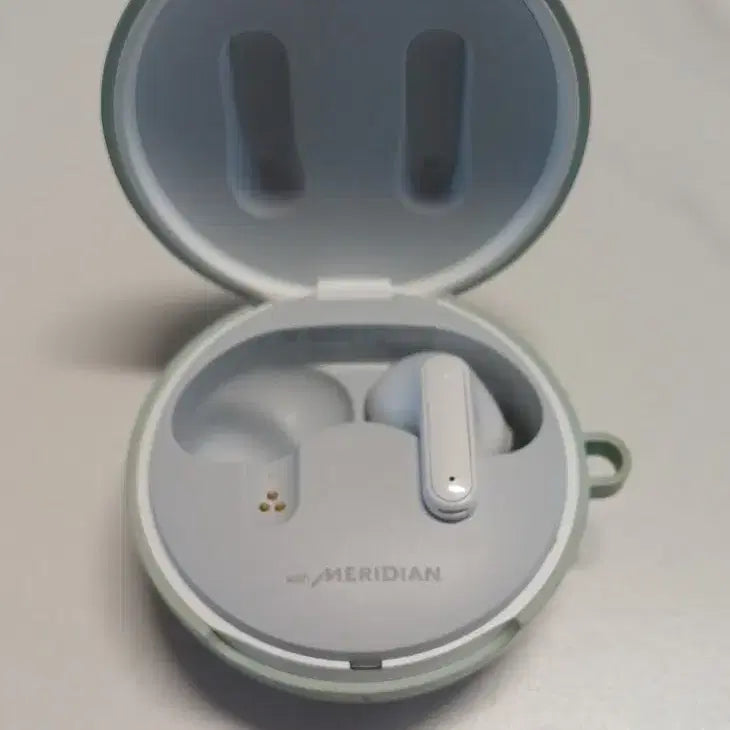 [BUNJANG] LG Tone Free TFP5W Wireless Earphones (Right Earbud + Charging Case) / LG 톤프리 TFP5W 무선 이어폰(본체+오른쪽)