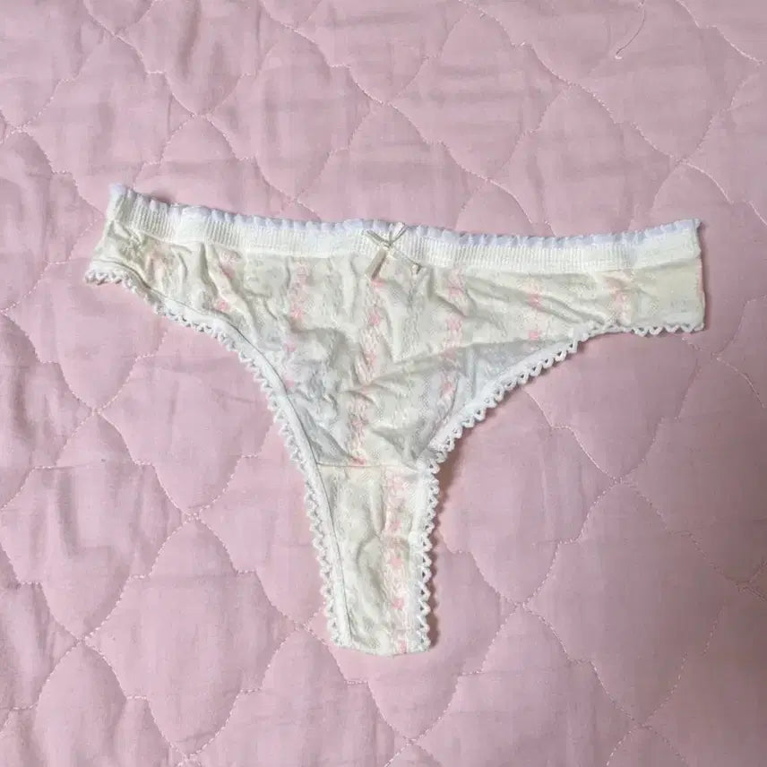 [BUNJANG] Lace Punching Detail T-Panty / (지퍼백 밀봉) 티팬티