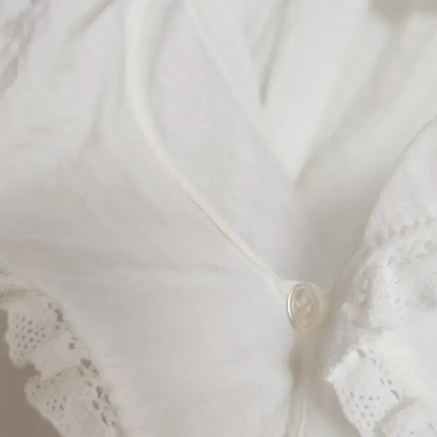 [BUNJANG] Ribbonbit Rosie Ruffle Blouse / 리본빛 로지빛 블라우스