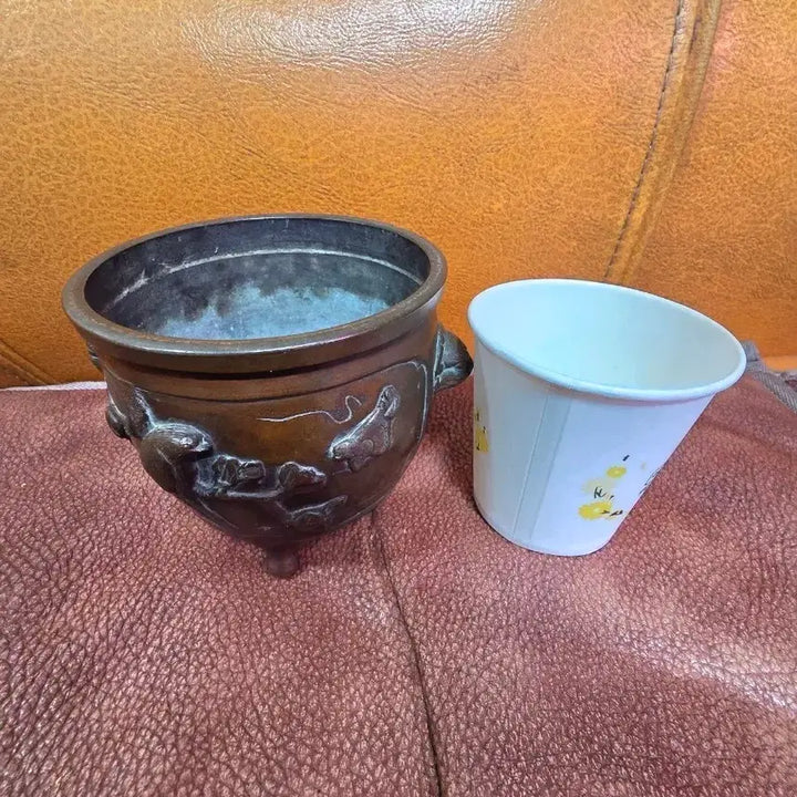 [BUNJANG] Miniature Celadon Brazier with Embossed Patterns / 미니  안방차 화로.양각문양
