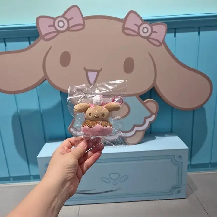[SOLD OUT] 산리오 시나모롤 스위트카페 모카 도넛 인형 키링 도너츠