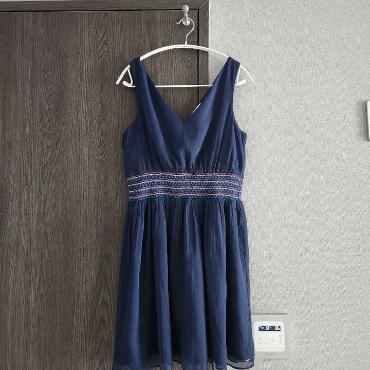 [BUNJANG] Tommy Hilfiger Tommy Jeans Embroidered Navy Dress M / 타미힐피거 타미진스 네이비 자수 원피스 M